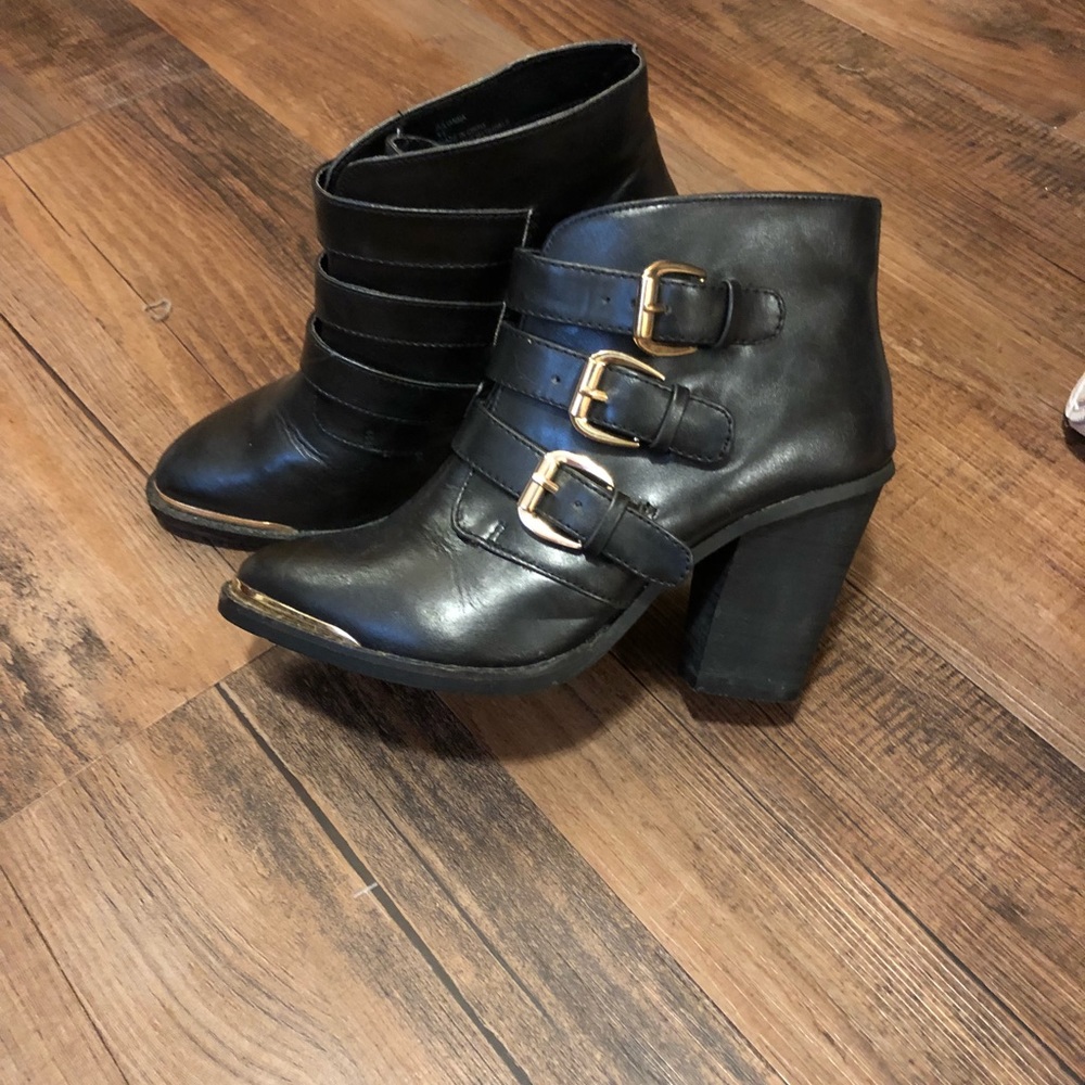 Black heeled boots